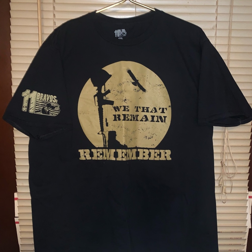 11 Bravos graphic T-shirt.  Size XXL Nice condition. We that remain remember.